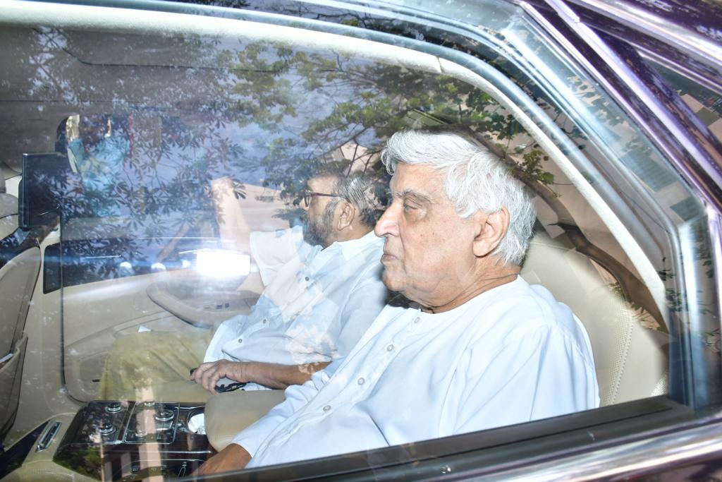 Javed Akhtar was also at the late actor's residence. Kaushik's last public appearance was at Akhtar's Holi party in the city on March 7
